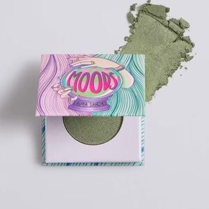 DESIGNED BY LAURA SANCHEZ MAKEUP!!! NEW Martini Olive Green Mood Eyeshadow.